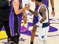 星空体育APP-包含NBA：两笔交易达成，欧文降薪助独行侠补强，湖人问价维金斯的词条