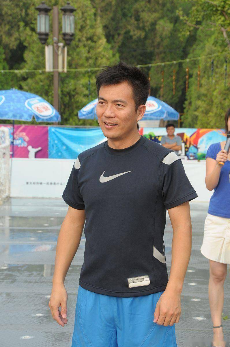 包含黄健翔：抓紧换帅不然世预赛要出事不能再下跌了的词条