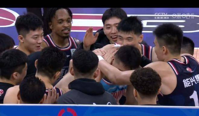包含新疆男篮战胜广州队，实力碾压对手再现神勇的词条