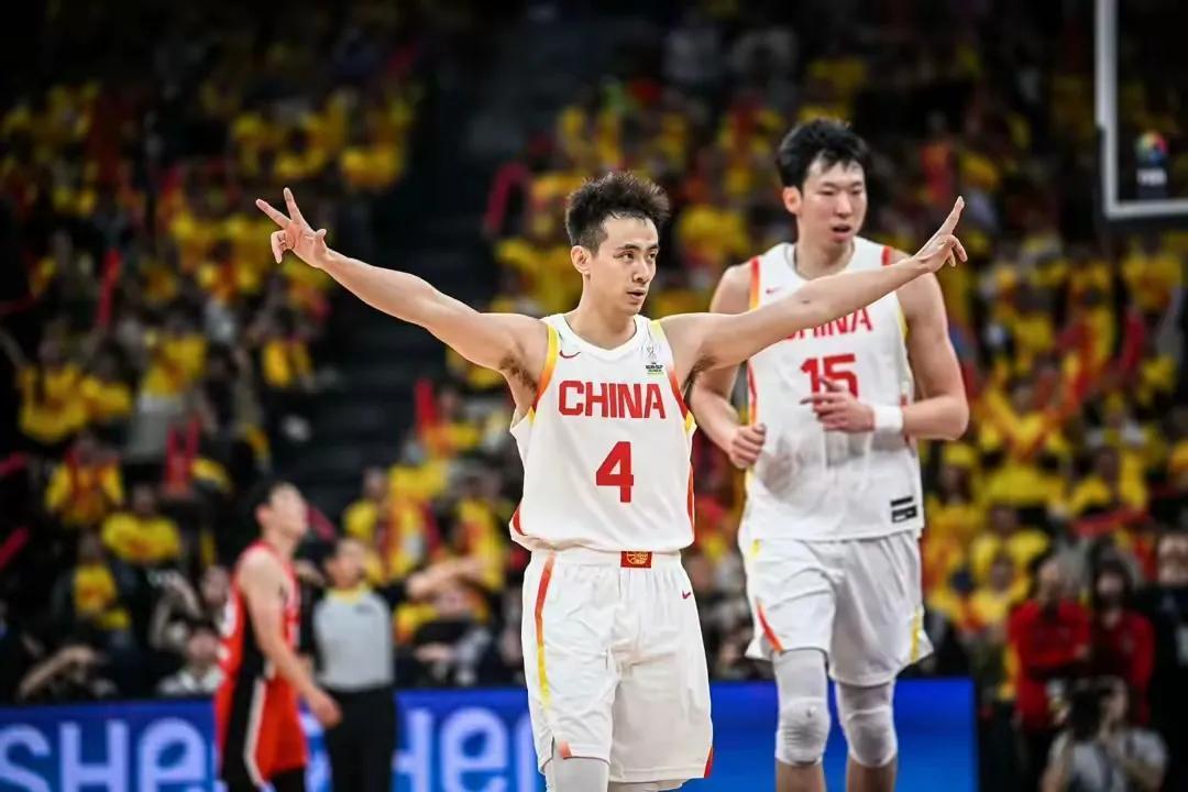 包含亚预赛-中国男篮101-53大胜关岛曾凡博14+8的词条