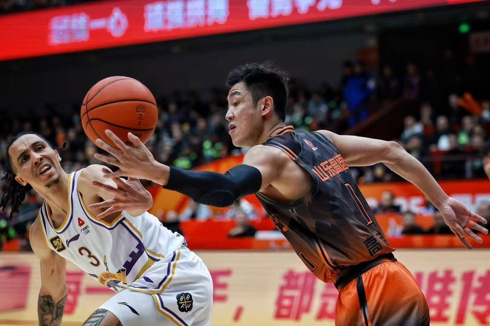 高诗岩17+9山东险胜新疆齐麟17分李炎哲15分(11助攻!高诗岩串起山东进攻 攻防兼备有望获3项大奖)