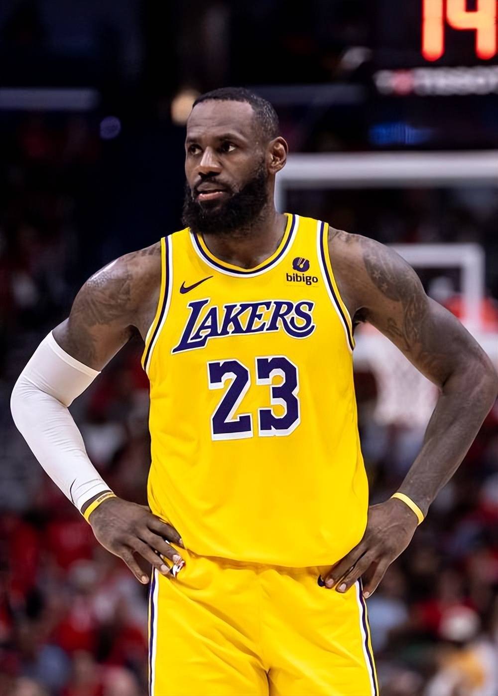 关于詹姆斯考虑换队为何难实现?NBA劳资协议扼杀交易的信息