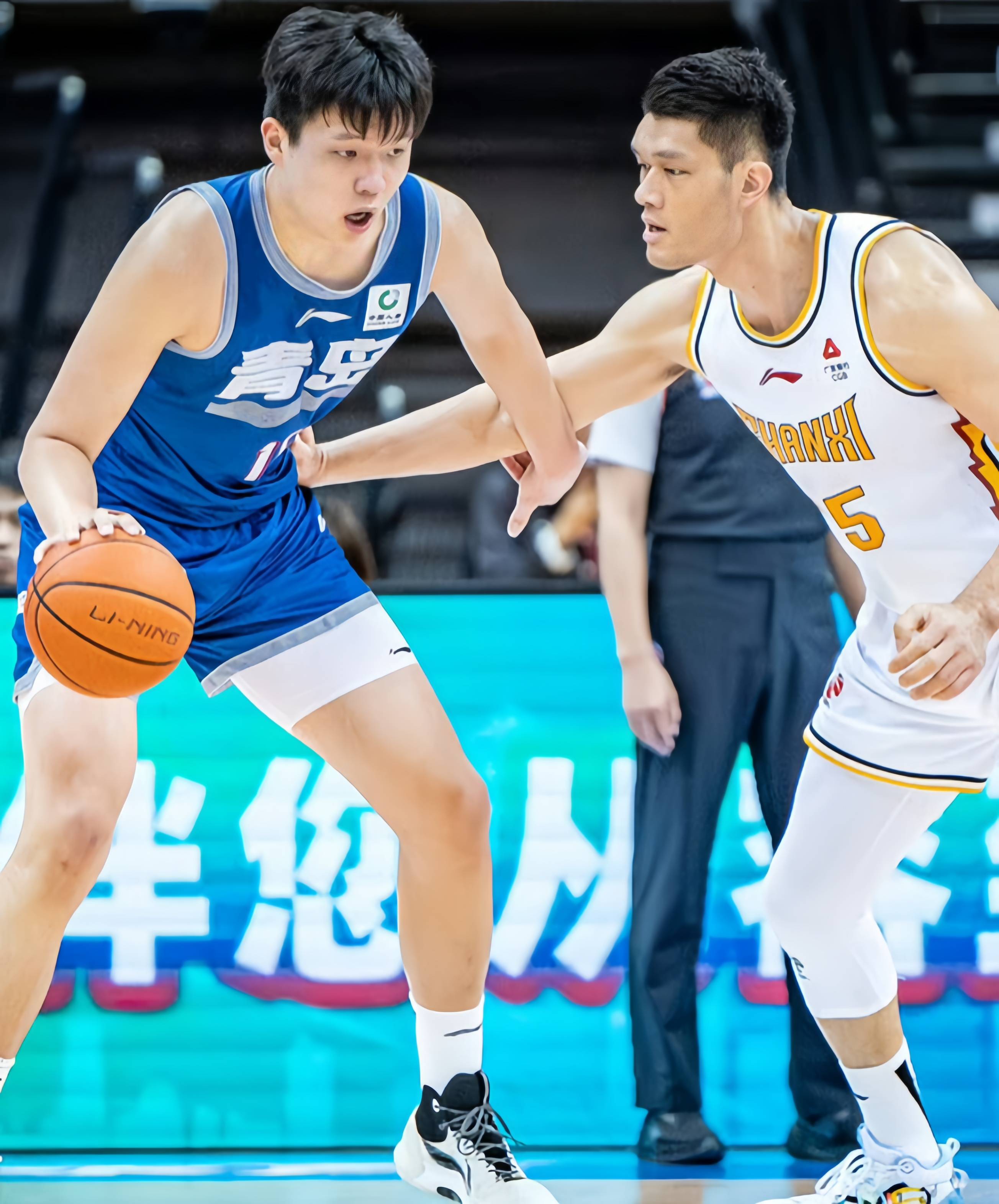 关于去年新秀二阵中锋今日面对杨瀚森11投仅1中的信息