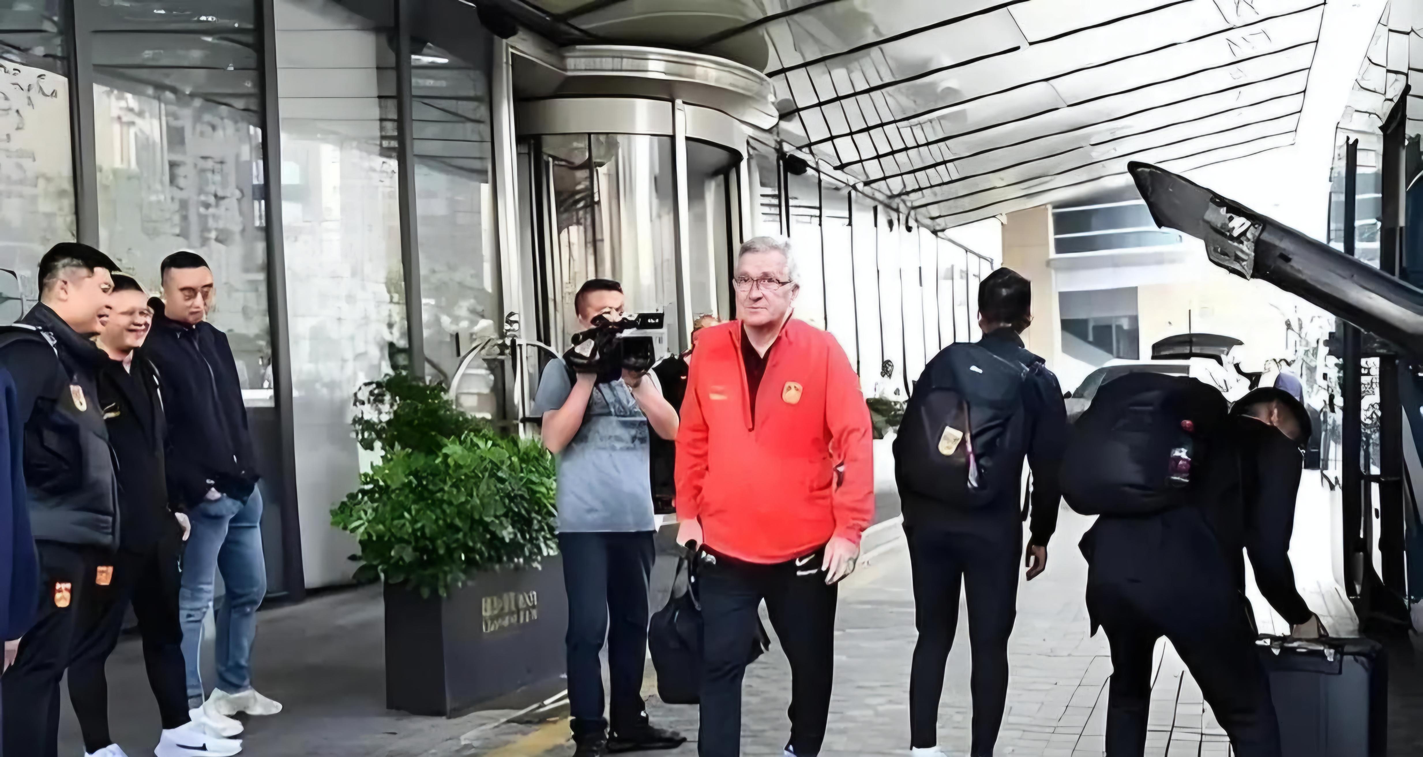关于中国足协2次希望解雇伊万！均遭更高层否决解约内幕曝光赚养老金的信息