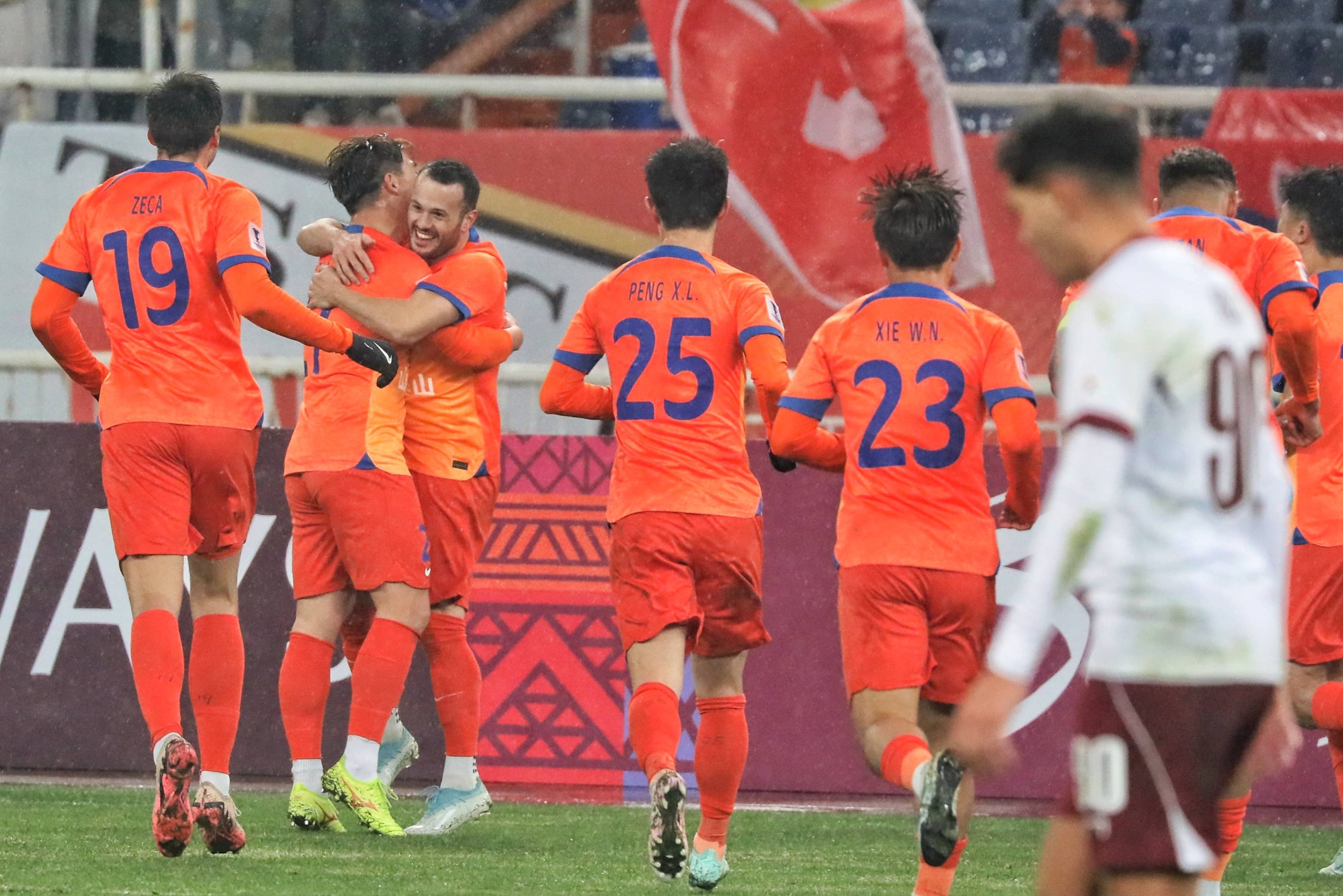 中超红牌！山东泰山队3-1胜武汉三镇！克雷桑进球无效！泽卡两球