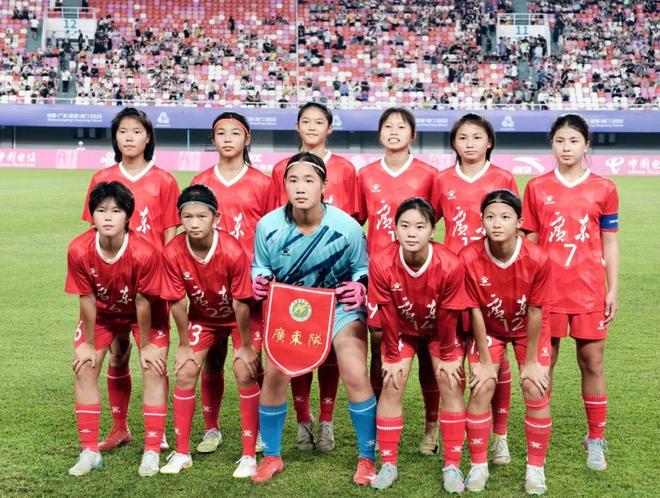 包含欧阳秋泉：组建十五运会广东U16女足家长群，看到女儿的词条
